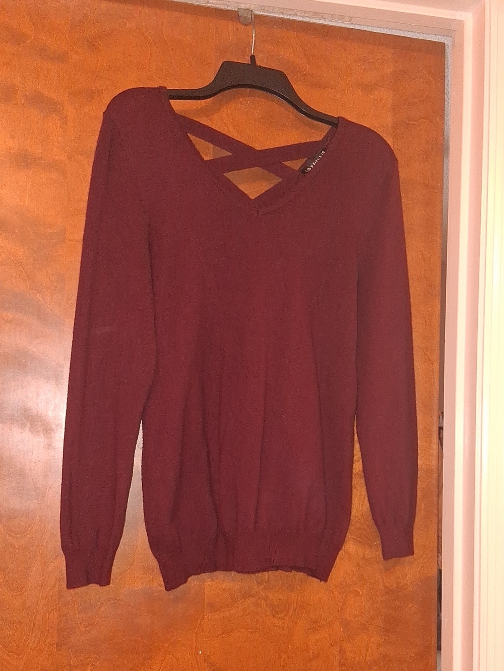 Women's Crisscross V-Neck Sweater in Wine
